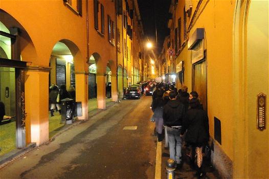 A Bologna, sesso orale in strada prontamente filmato