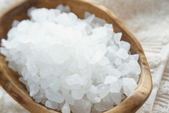 La prova del sale è molto usata per capire se ci sono energie negative in una stanza. Ecco come si fa