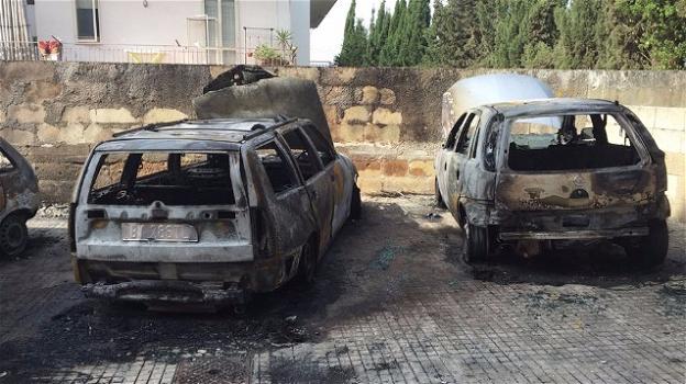 Lecce: auto di un imprenditore in fiamme