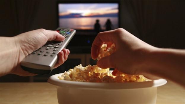 Cenare davanti alla tv aumenta del 40% rischio di obesità