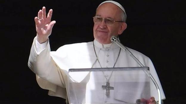Papa Francesco invita ad avere a cuore la Bibbia, come un cellulare