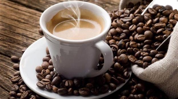 Caffè contro la demenza: la caffeina aziona un enzima difensivo