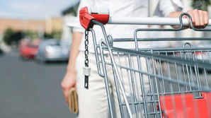 Trucco infallibile per prelevare un carrello della spesa senza monete