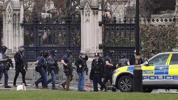 Londra: spari davanti al Parlamento, almeno 12 feriti