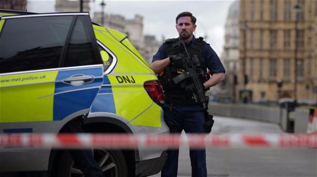 Londra, attentato al Parlamento: almeno 12 i feriti