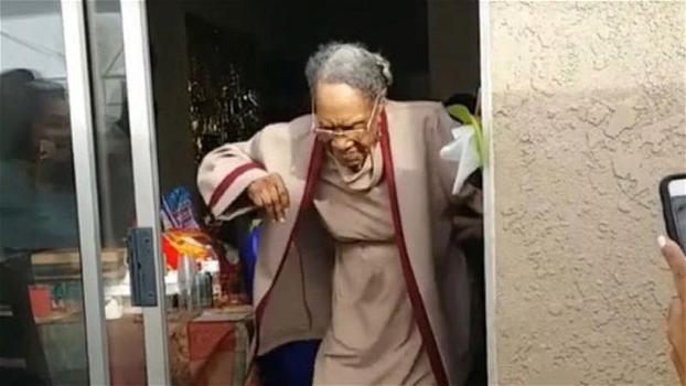 Una donna compie 100 anni e lo festeggia ballando. Il video della sua danza fa il giro del mondo!