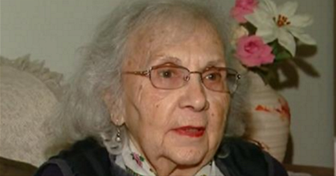Il ladro la spogliò le la gettò sul letto, ma questa donna di 88 anni si salvò così: straordinaria!