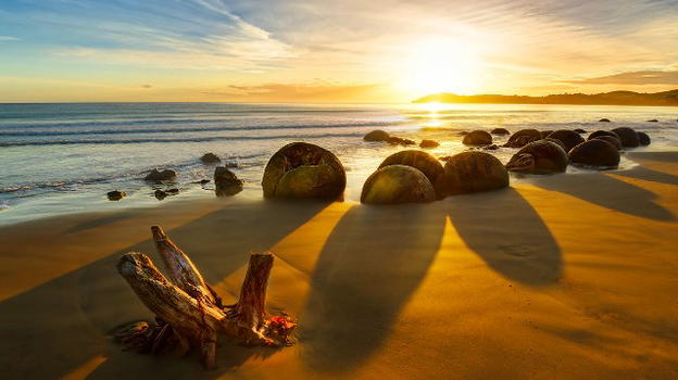 Moeraki Boulders: le enormi sfere di pietra sulla spiaggia neozelandese