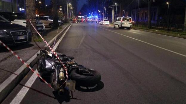 Torino: moto investe e uccide un pedone, morti anche i centauri