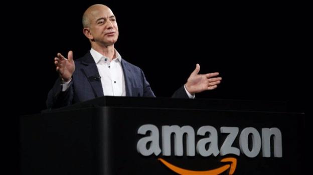 Bezos e turismo spaziale, finanziato con le azioni Amazon