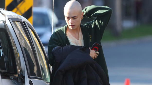 Cara Delevingne rasata a zero: "rifiutate la bellezza imposta"
