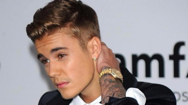 Justin Bieber: la sua ex nuda sui social, lui si vizia!