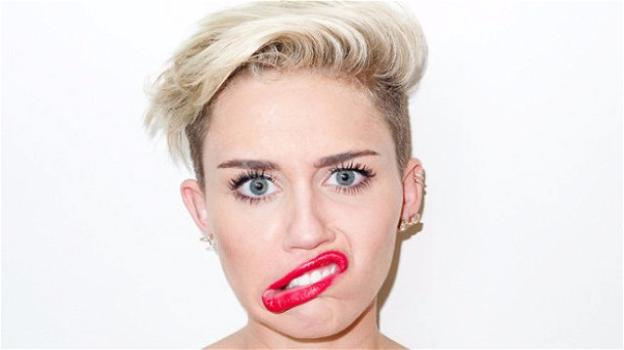 Miley Cirus dice basta agli eccessi con il nuovo singolo "Malibu"