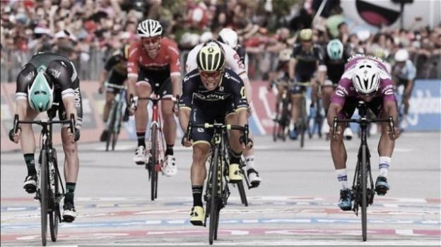 Giro d’Italia: ad Alberobello vince Ewan di un soffio su Gaviria