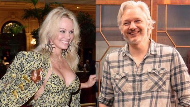 Vanity Fair: Pamela Anderson e Julian Assange si amano