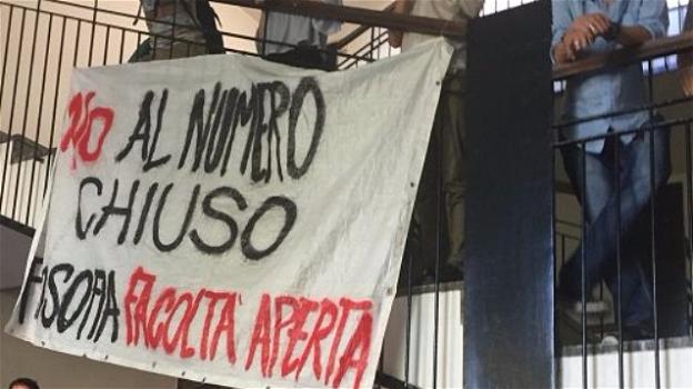 Privatizzare gli studi umanistici: protesta a Milano