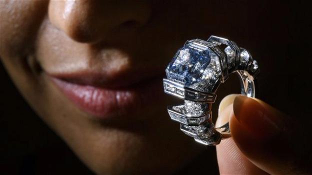 Compra anello per 10£: 37 anni dopo scopre che è diamante di 26 carati