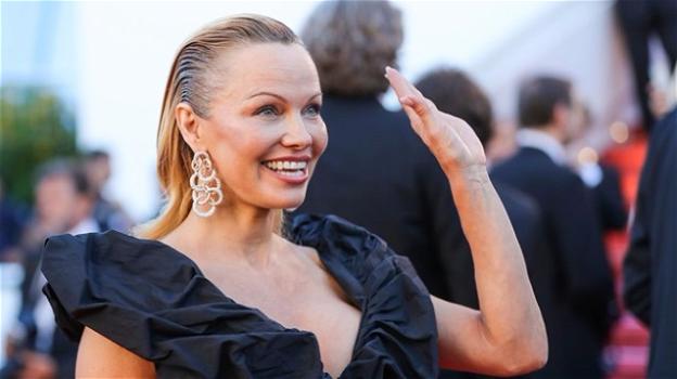 Pamela Anderson irriconoscibile sul red carpet di Cannes