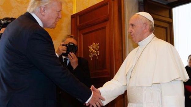 Donald Trump in Vaticano: Francesco lo accoglie senza sorriso