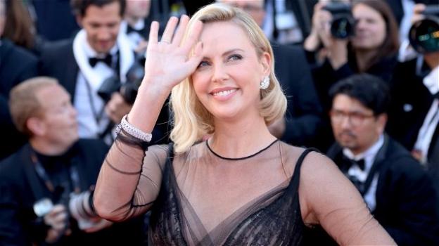 Festival di Cannes: Charlize Theron sul Red Carpet senza veli o quasi