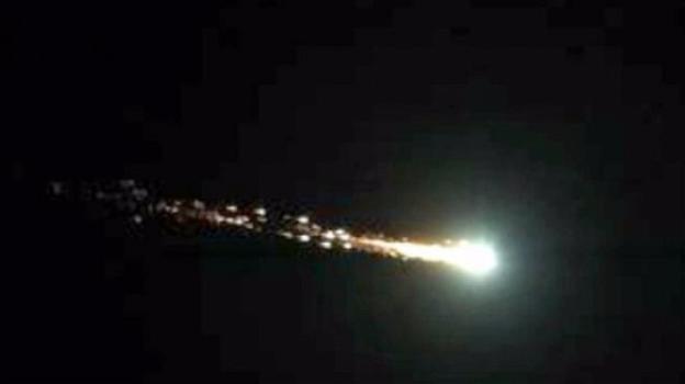 Enorme meteorite esplode nel cieli del Nord Italia, con tanto di scia