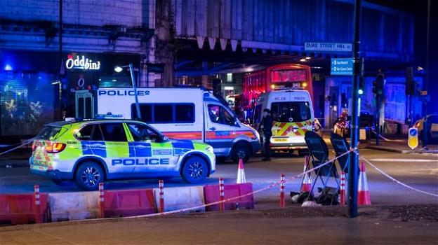 Terrorismo a Londra: un furgone sulla folla al London Bridge. Almeno 6 morti e 48 feriti
