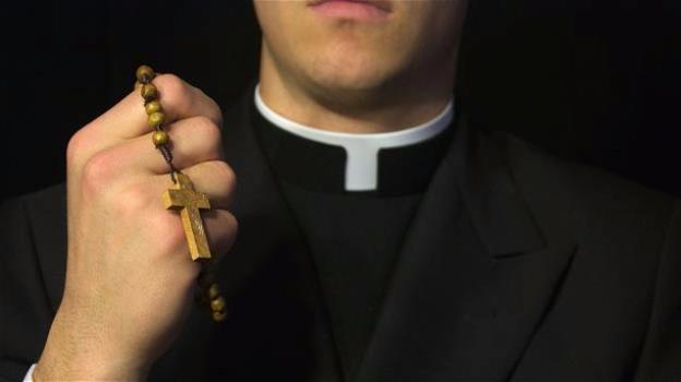 Arcivescovo si aggira ogni sera davanti al Vaticano in cerca di giovani