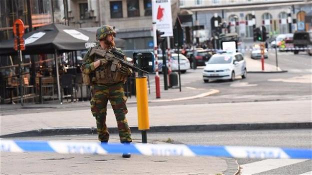 Bruxelles, esplosione nella stazione centrale: abbattuto terrorista