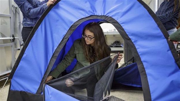 Adolescenti creano una tenda ad energia solare per i senzatetto