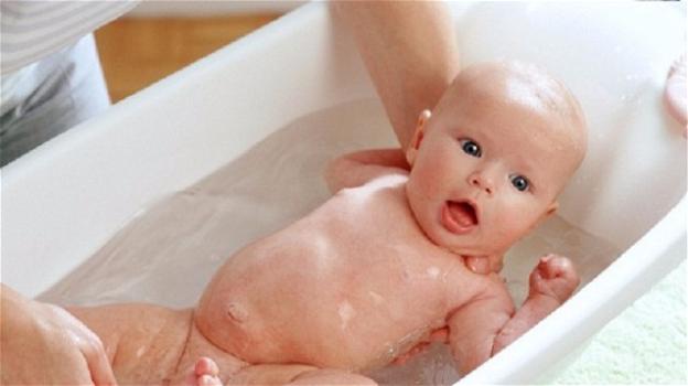Bimba affoga nella vasca da bagno mentre la mamma è su Facebook