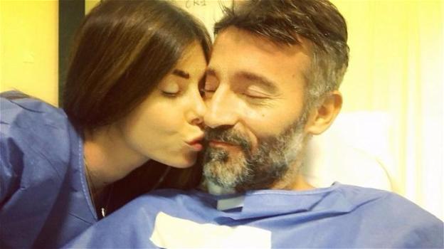 Max Biaggi: Bianca Atzei pubblica prima foto del pilota dall’ospedale