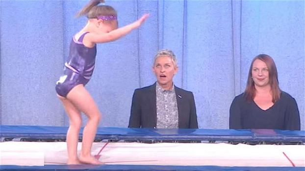 Sostiene che la figlia di 3 anni sia una ginnasta eccellente. Poco dopo, la bimba stupisce il pubblico
