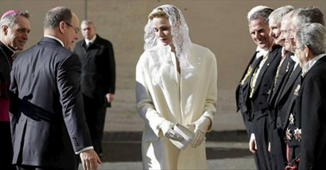 Non tutti possono vestirsi di bianco di fronte al Papa.  Solo 7 donne in tutto il mondo possono farlo