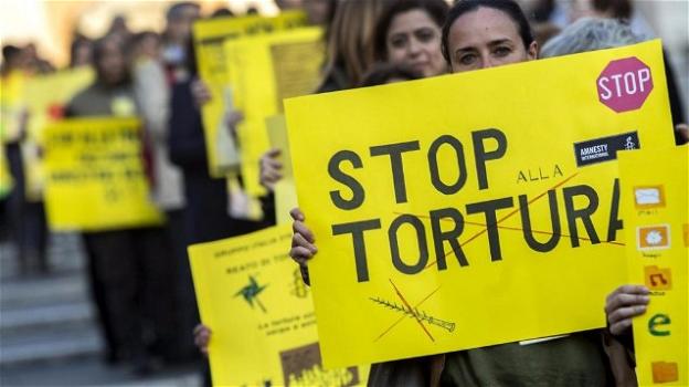 Via libera dalla Camera: ora la tortura è illegale
