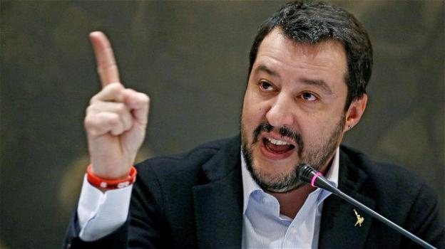 Matteo Salvini: "Sui treni gli italiani pagano, gli immigrati no"
