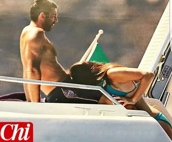 Gigi Buffon e Ilaria D’Amico, la foto shock del momento del bacio “proprio lì” spopola sui social