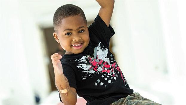 Doppio trapianto di mani su un bambino: “Vorrei ringraziare i genitori del mio donatore”