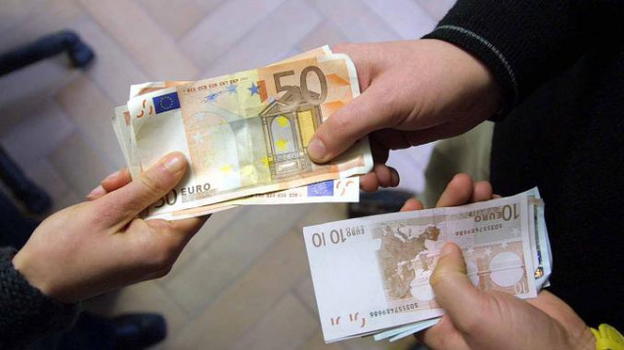 Prestito ad usura: madre e figlio in manette