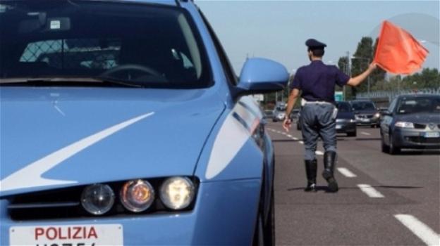 Uomo investito e senza un braccio vaga sull’autostrada Messina-Palermo