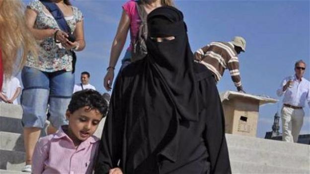 Mamma italiana convertita all’Islam tortura i figli se non studiano il Corano