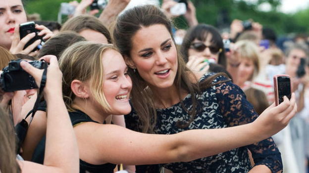 Selfie con Kate Middleton, ma niente autografi. Ecco perché