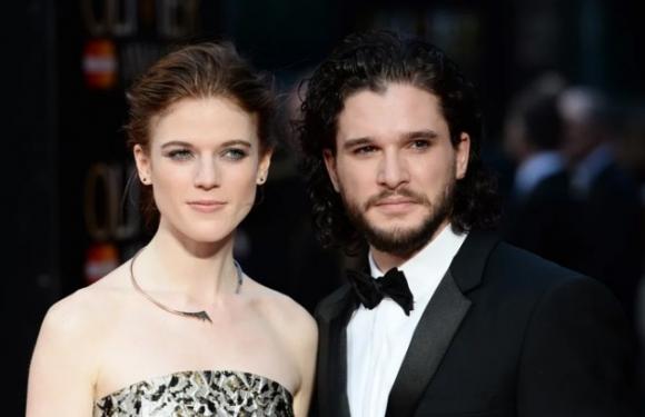 Ecco alcuni protagonisti di Game of Thrones con i loro VERI compagni