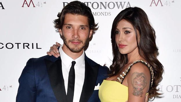Stefano de Martino porta a scuola suo figlio con Belen