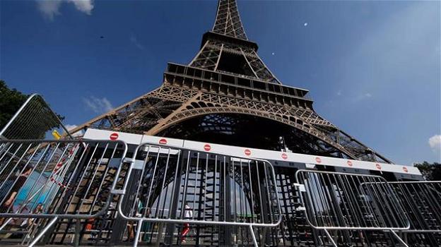 Terrorismo: la torre Eiffel sarà protetta da un muro di cristallo