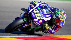Valentino Rossi gira in pista con una Yamaha R1 pochi giorni dopo l’incidente