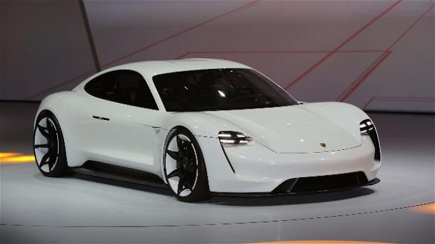 Porsche Mission E, ci siamo: la GT elettrica ad alte prestazioni arriva nel 2019
