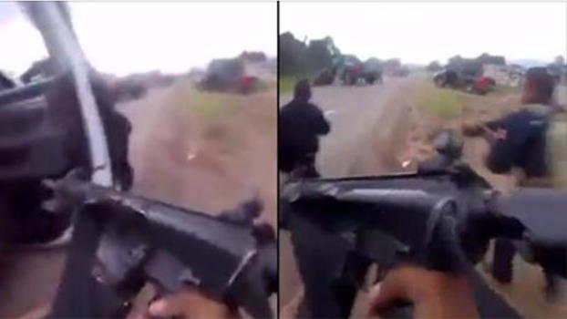 Questo drammatico video mostra la polizia messicana in una sparatoria contro i trafficanti di droga