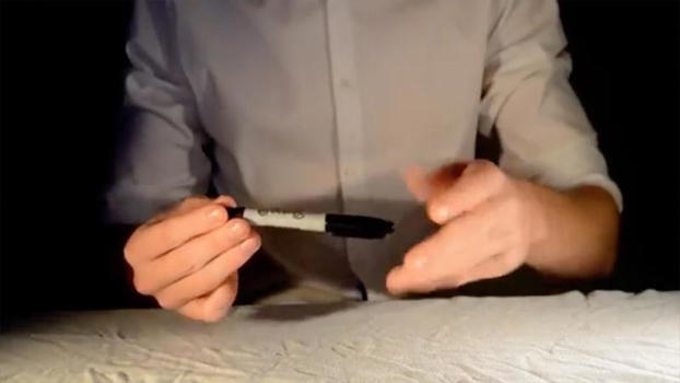 Ecco 3 trucchi di magia che tutti possono imparare. Serve solo una penna!