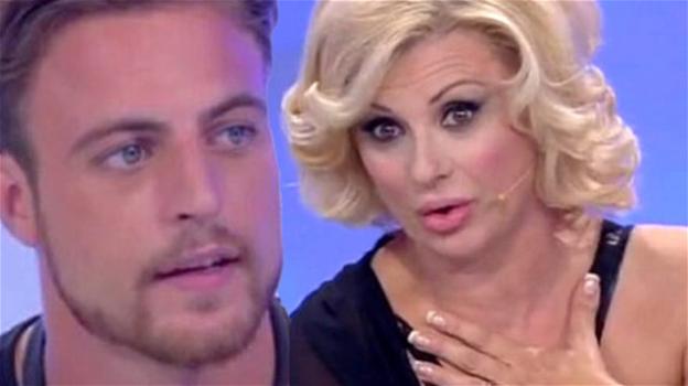 Uomini e Donne: il corteggiatore di Sabrina Ghio, Nicolò R. inveisce contro Tina: "Sei una maleducata!"
