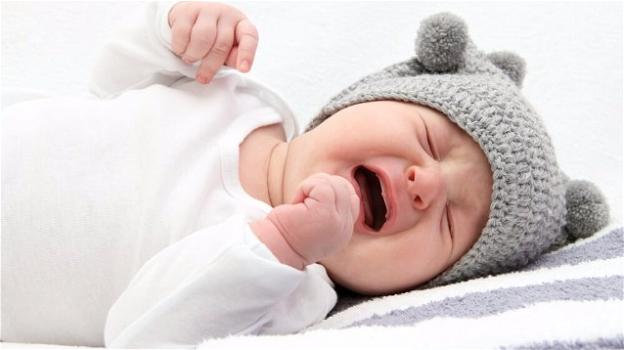 Lasciare piangere i neonati fa male alla loro salute. Ecco perché